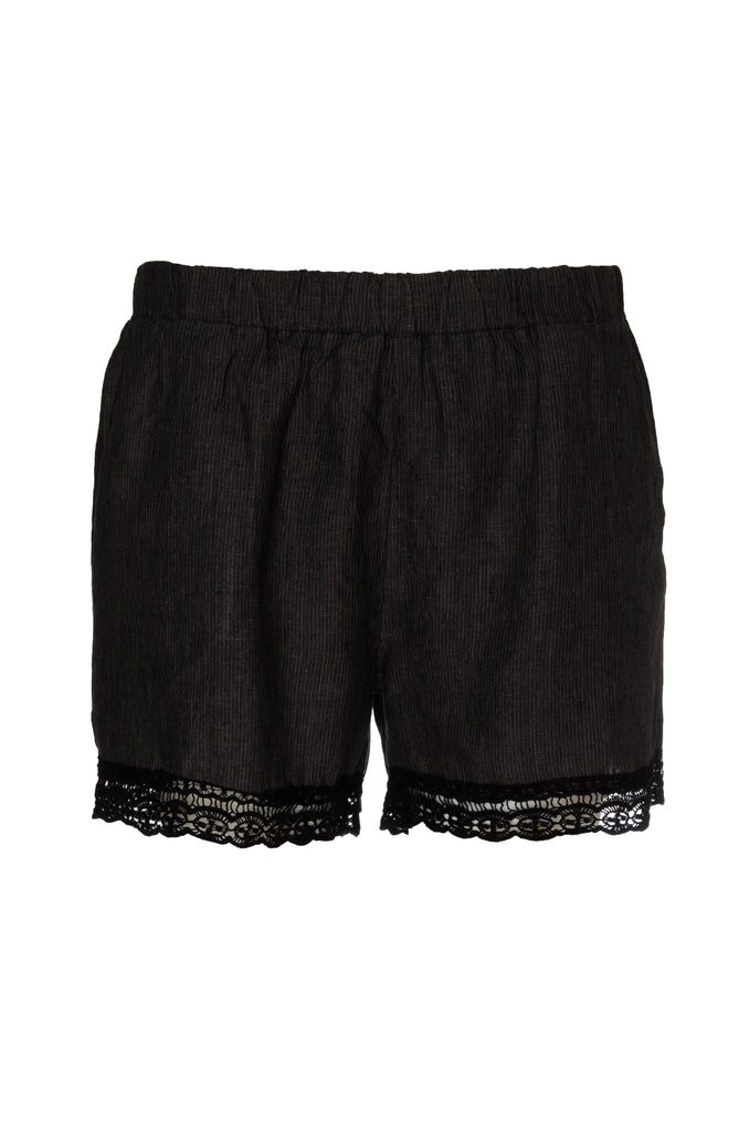 The Linen Capri Shorts in black.